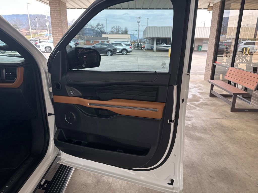 Certified 2022 Ford Expedition Platinum image 22