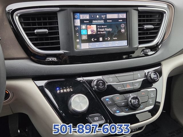 Used 2022 Chrysler Voyager LX FWD image 18