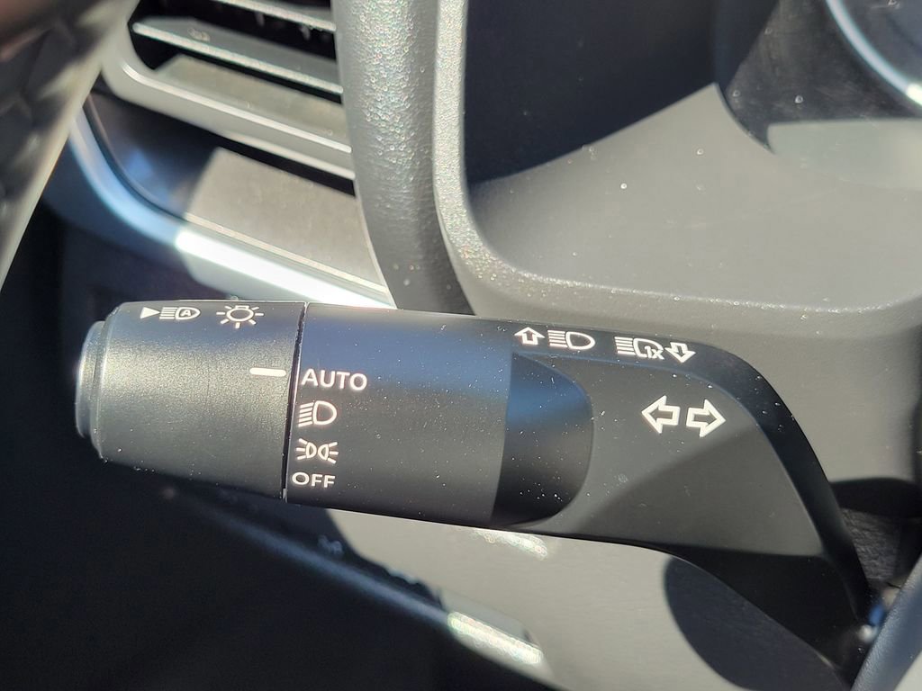 Used 2025 Nissan Rogue SV image 29