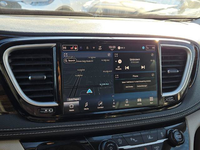 Used 2024 Chrysler Pacifica Limited FWD image 30