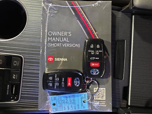Used 2023 Toyota Sienna XSE w/ XSE Plus Package AWD/4WD image 12