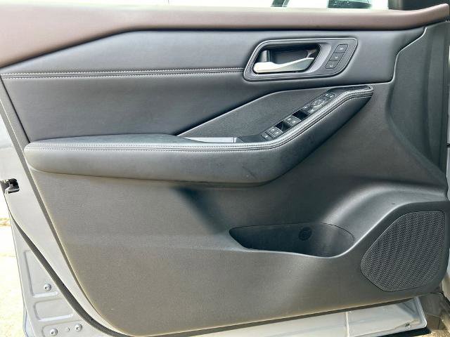 Used 2023 Nissan Rogue SL image 15