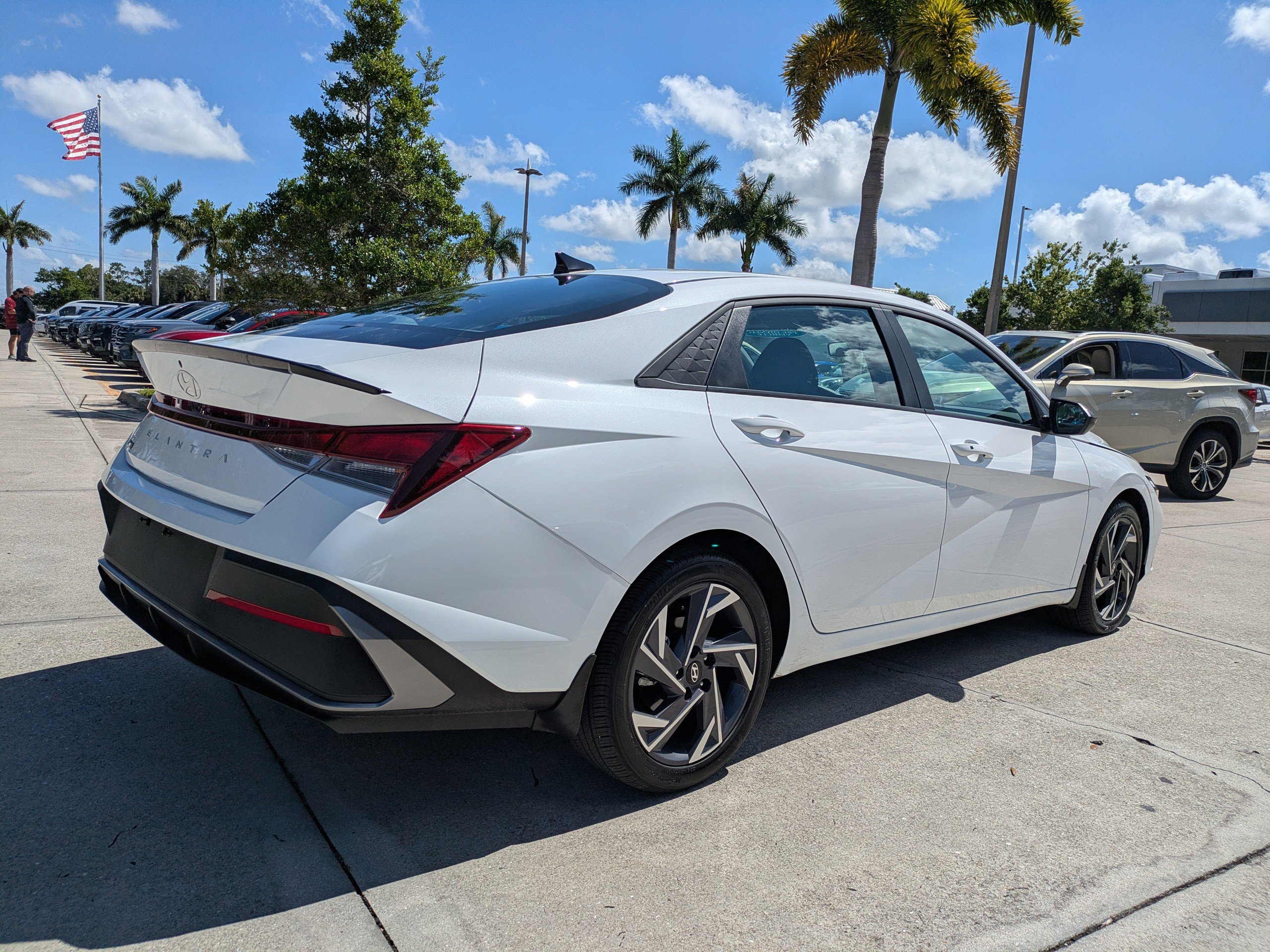 Used 2025 Hyundai Elantra Sport FWD image 22
