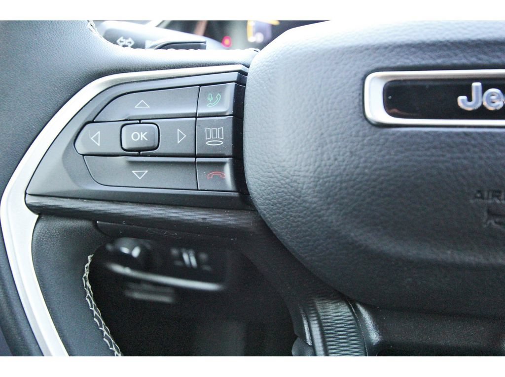 Used 2024 Jeep Grand Cherokee Altitude RWD image 18