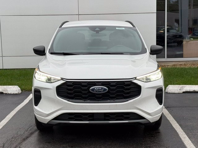 Certified 2023 Ford Escape ST-Line w/ Tech Pack #1 AWD/4WD image 3