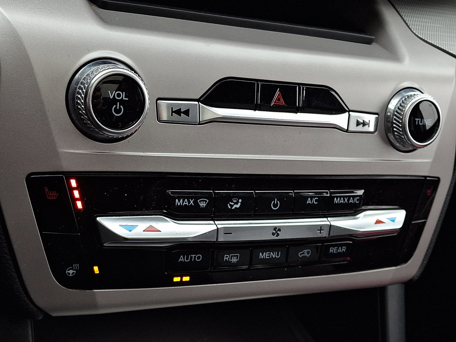 Certified 2023 Ford Explorer XLT w/ Equipment Group 202A image 20