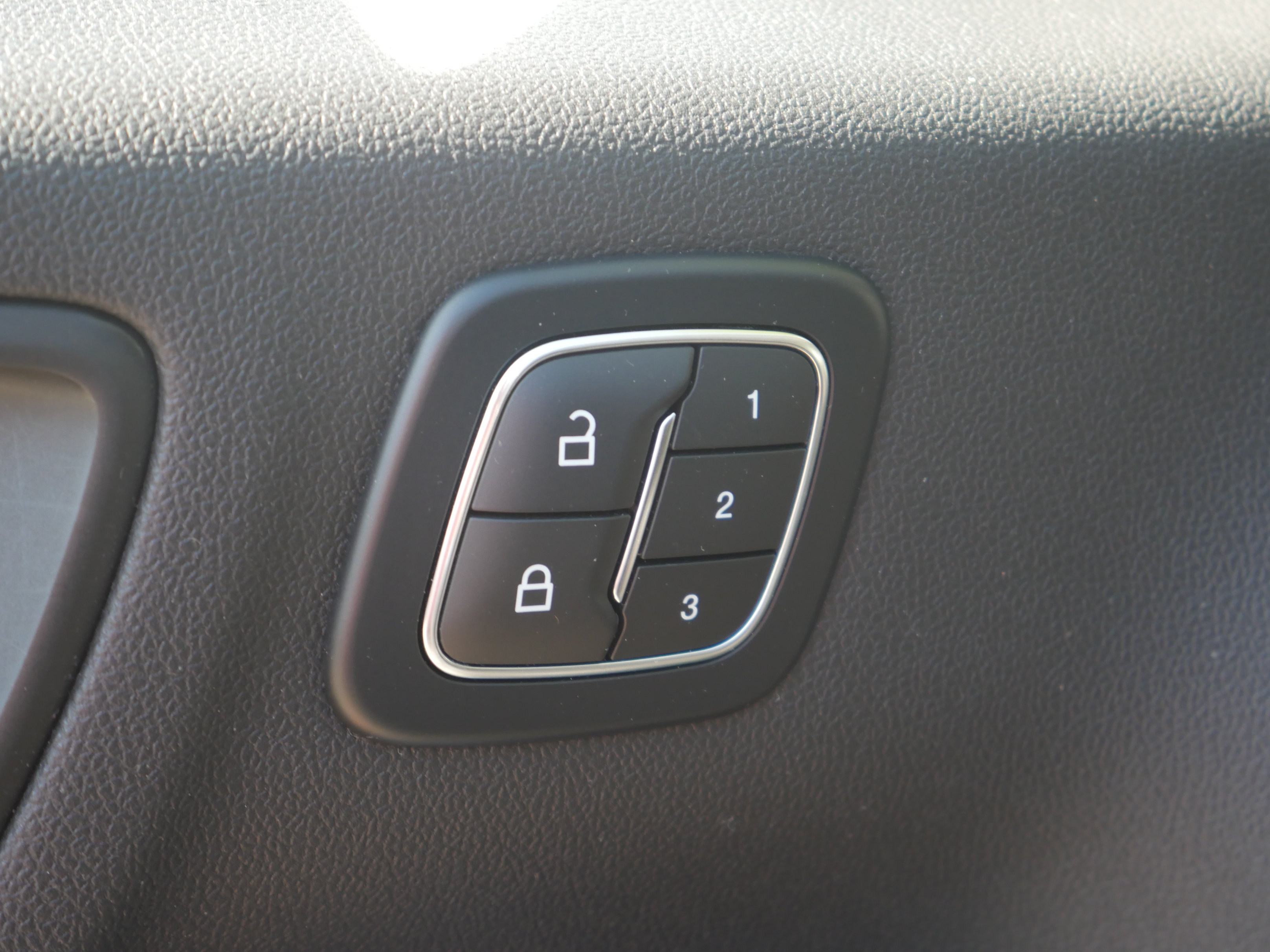 Certified 2025 Ford Escape Platinum AWD/4WD image 34
