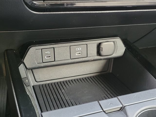 Used 2024 Toyota Prius LE FWD image 31