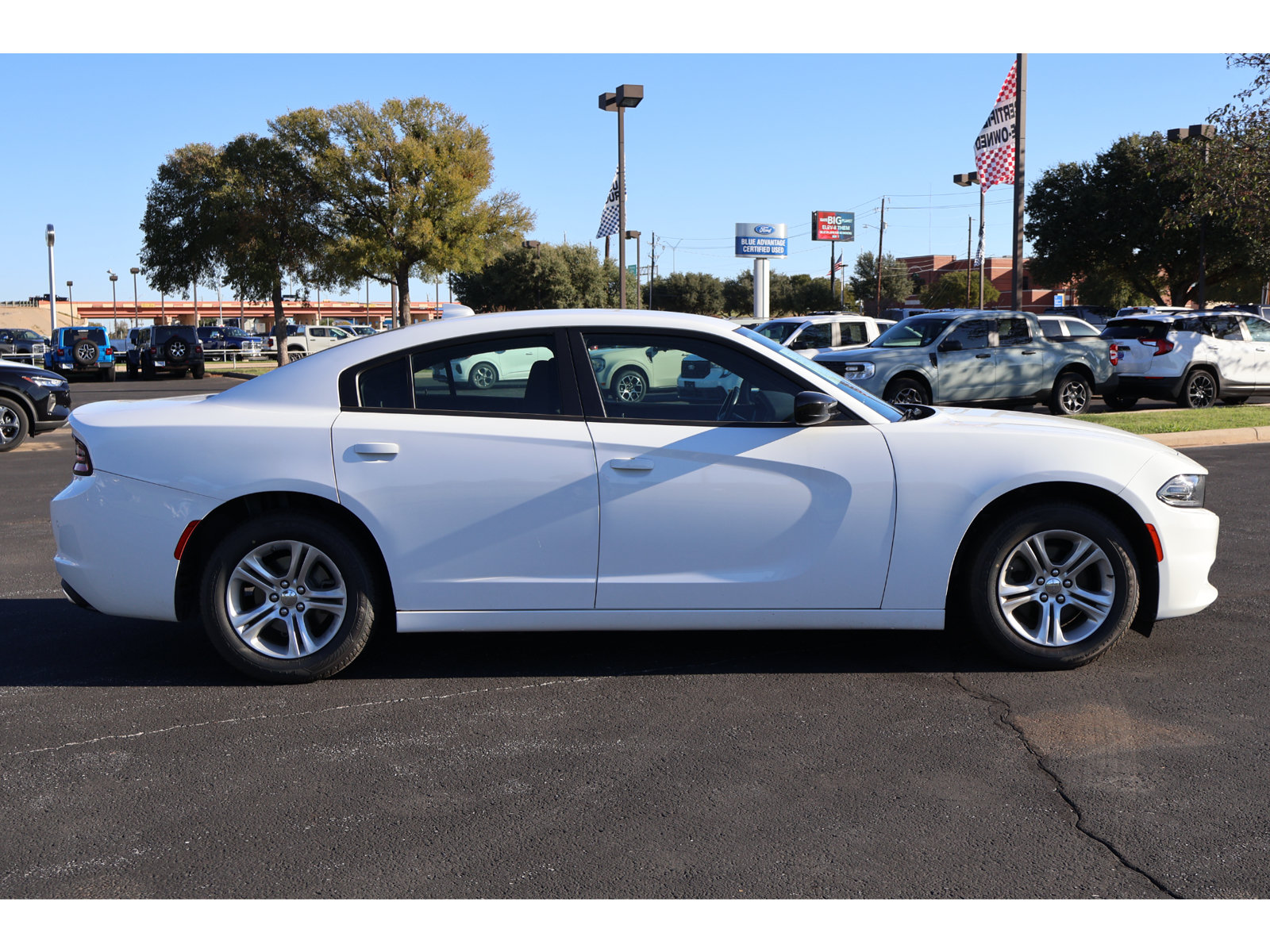 Used 2023 Dodge Charger SXT RWD image 9