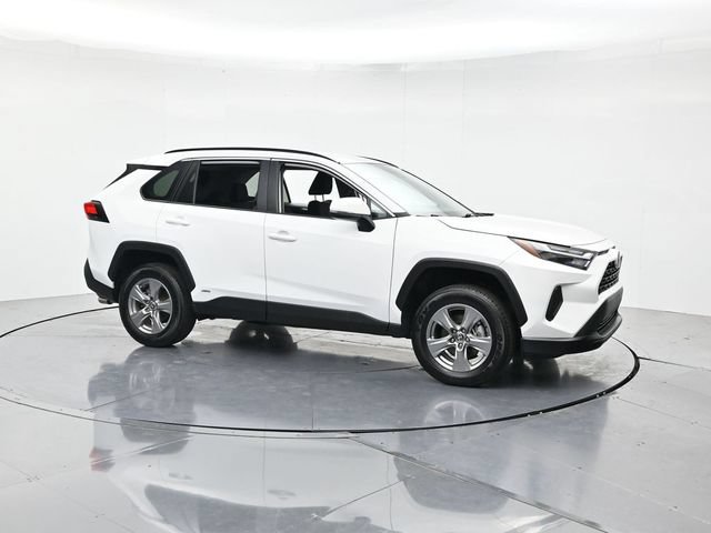 Used 2025 Toyota RAV4 XLE AWD/4WD image 3