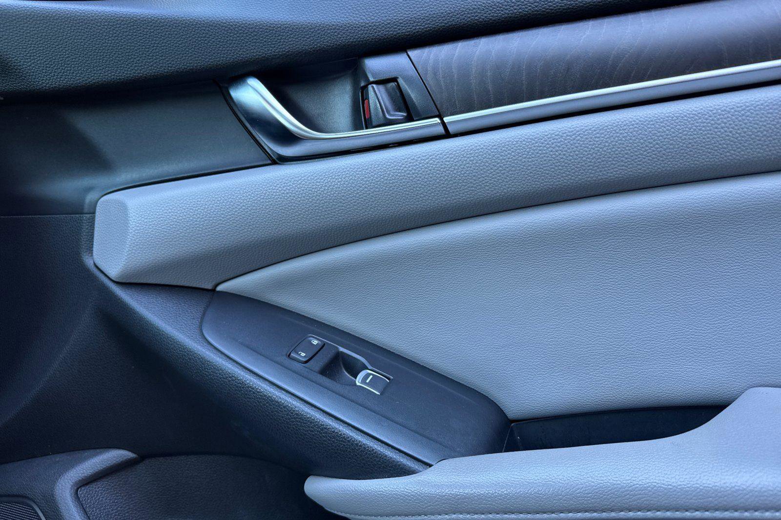 Used 2018 Honda Accord EX-L image 18