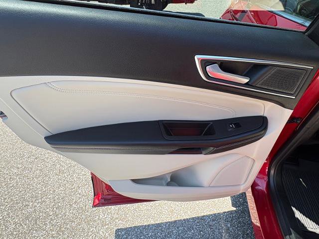 Certified 2022 Ford Edge Titanium AWD/4WD image 32