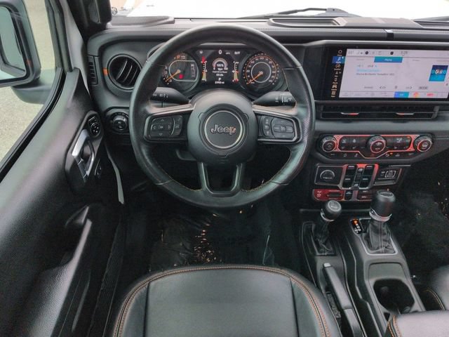 Used 2024 Jeep Gladiator Mojave w/ Technology Group AWD/4WD image 16