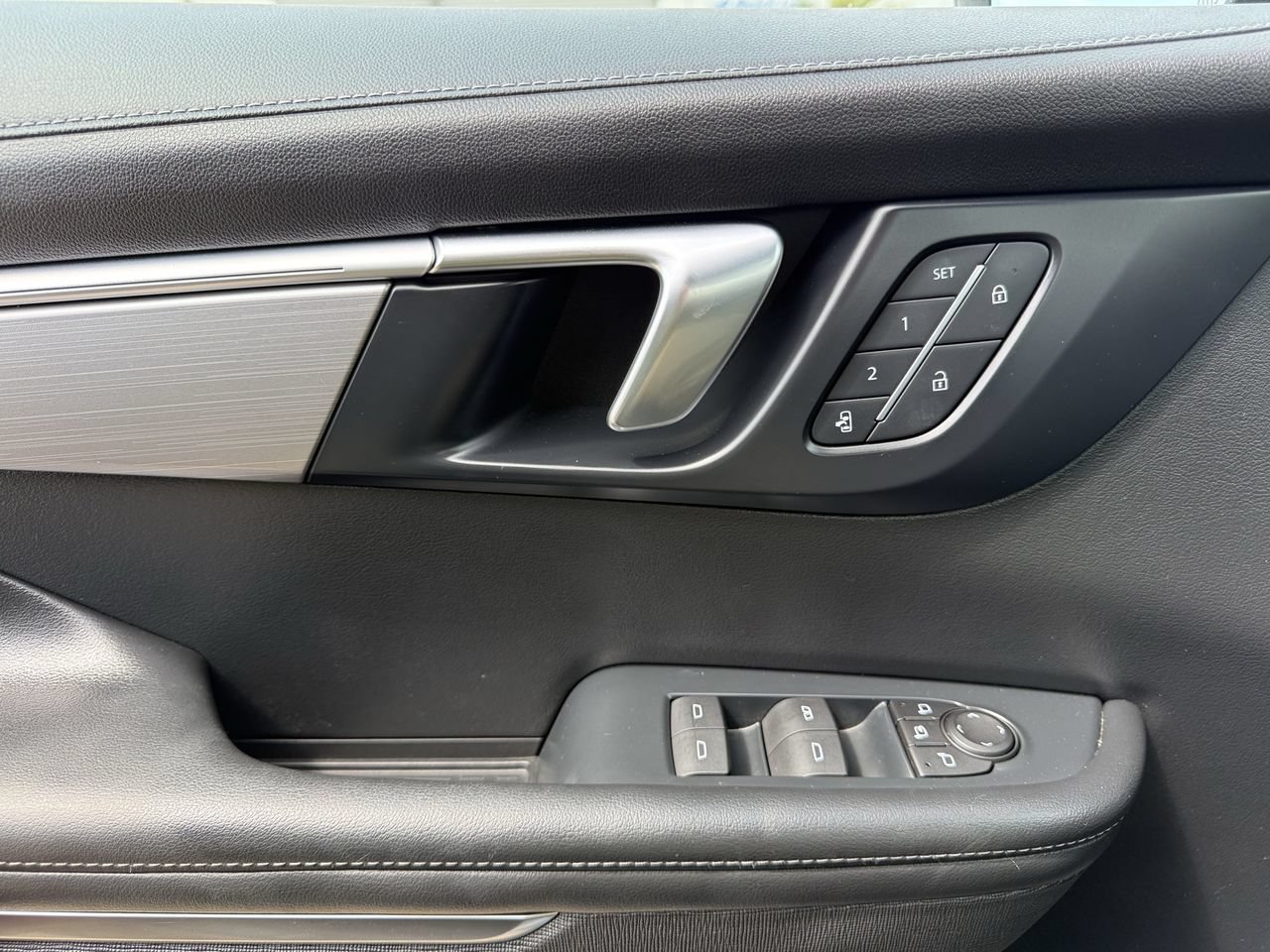 Used 2025 Buick Enclave Preferred w/ Power Package FWD image 21