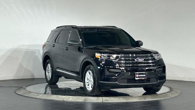 Certified 2024 Ford Explorer XLT w/ Class IV Trailer Tow Package AWD/4WD image 2