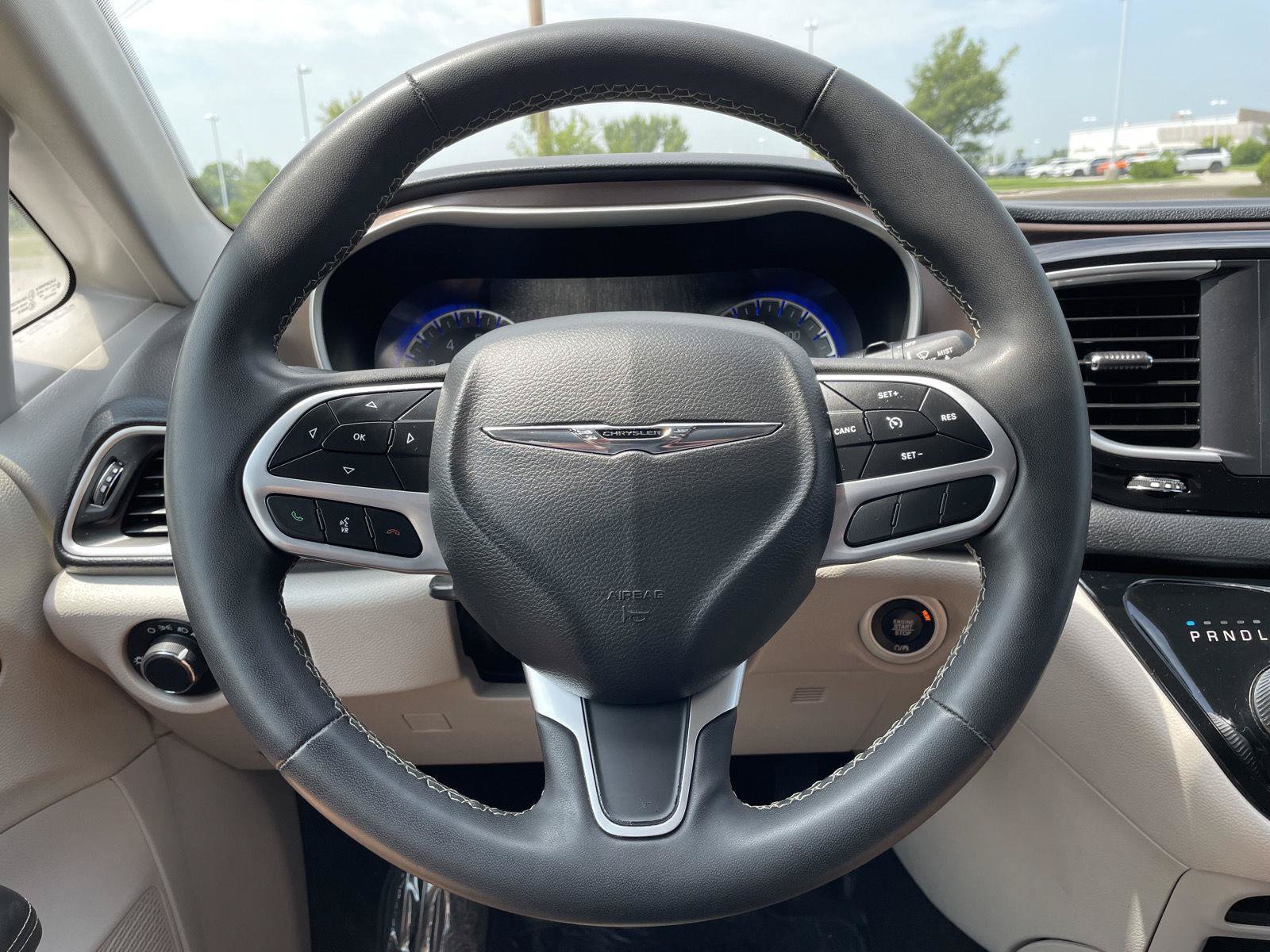 Used 2022 Chrysler Voyager LX FWD image 12