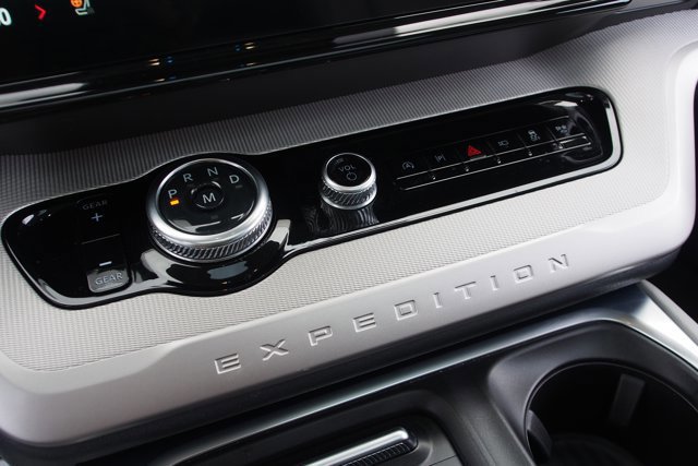 Certified 2025 Ford Expedition Active image 29