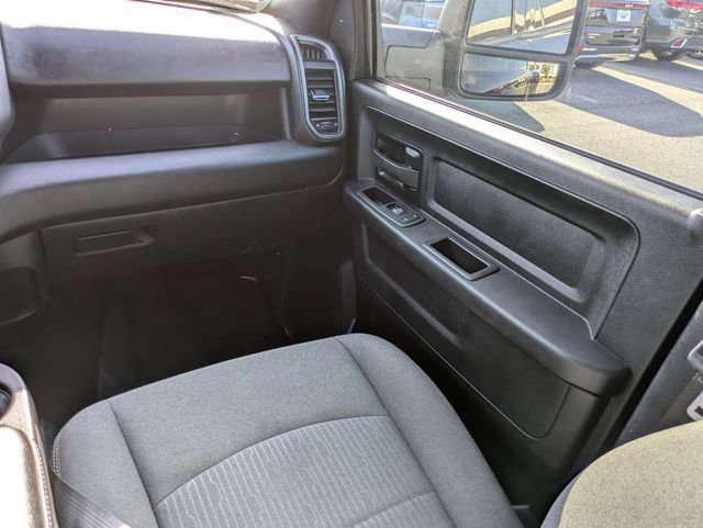 Used 2024 RAM 3500 Tradesman w/ Chrome Appearance Group AWD/4WD image 17