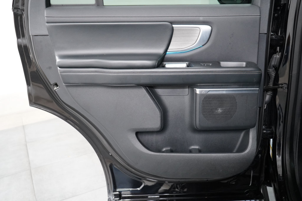 Certified 2025 Ford Expedition Platinum AWD/4WD image 33
