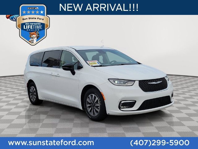 Used 2024 Chrysler Pacifica Limited