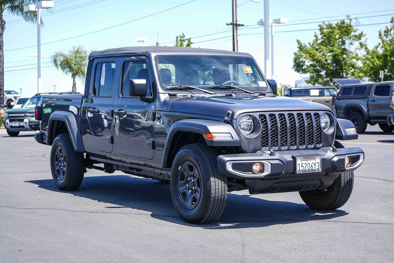Used 2023 Jeep Gladiator Sport AWD/4WD image 3
