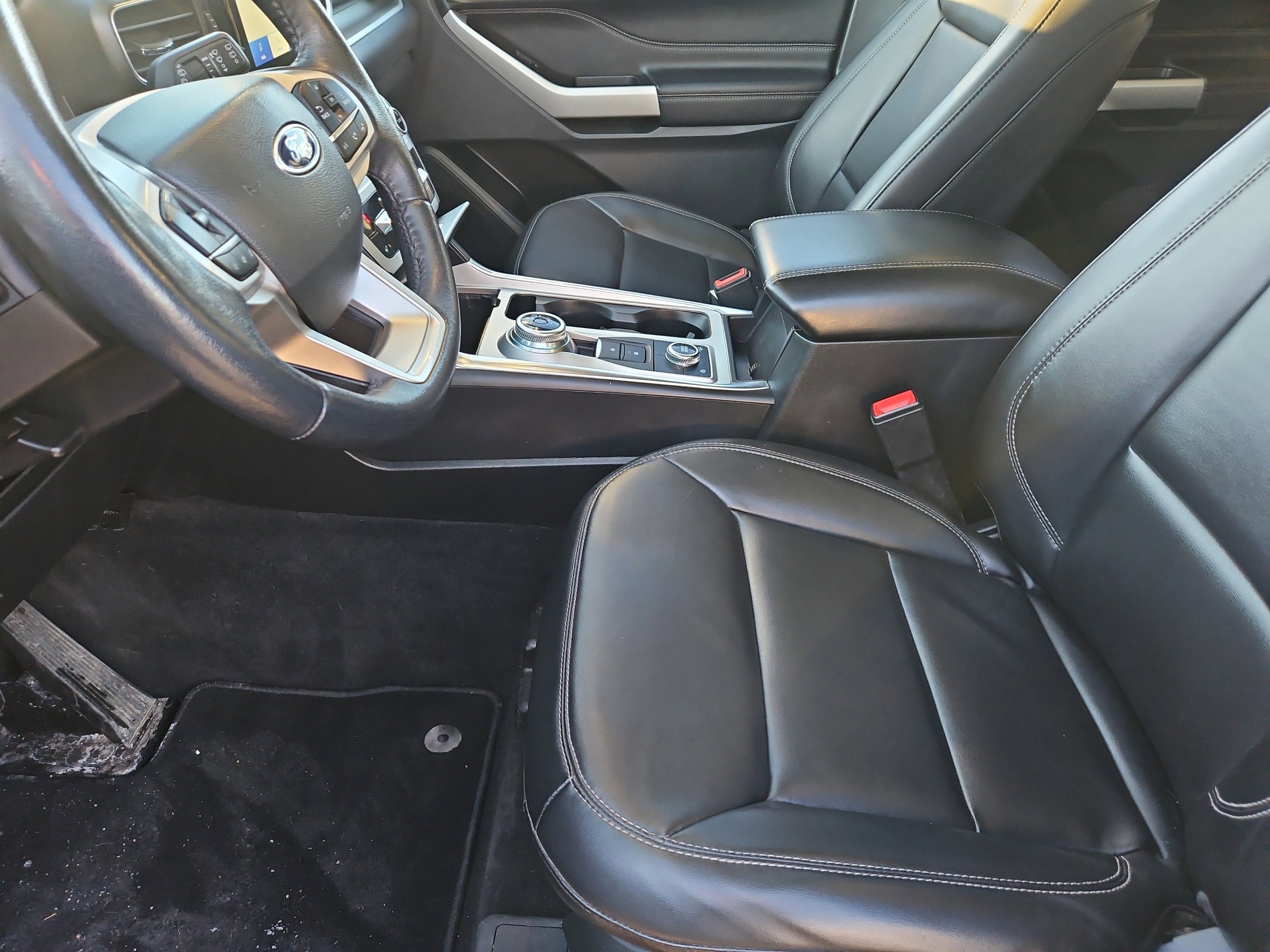 Certified 2022 Ford Explorer XLT w/ Equipment Group 202A image 34