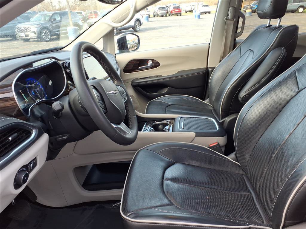 Used 2023 Chrysler Pacifica Limited FWD image 14