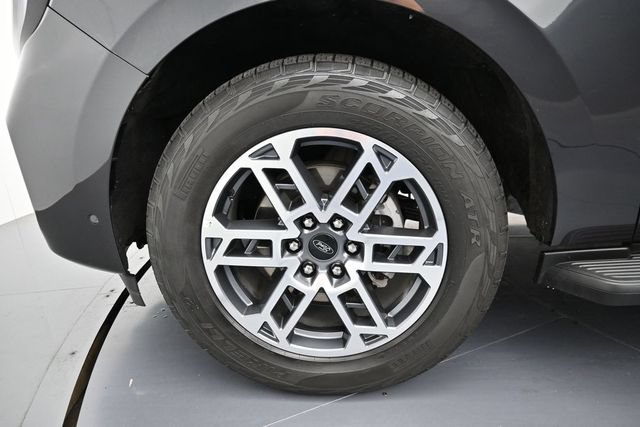 Certified 2025 Ford Expedition Active AWD/4WD image 9