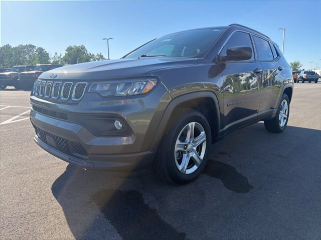 Used 2023 Jeep Compass Latitude AWD/4WD image 2
