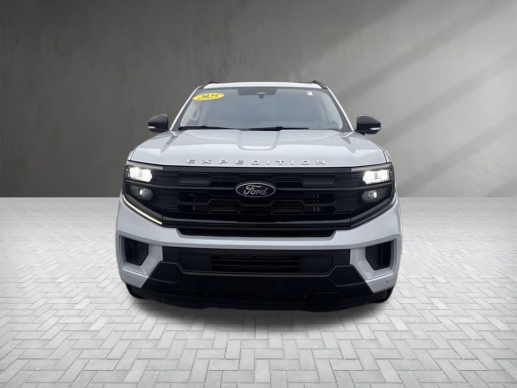 Certified 2025 Ford Expedition Active image 2