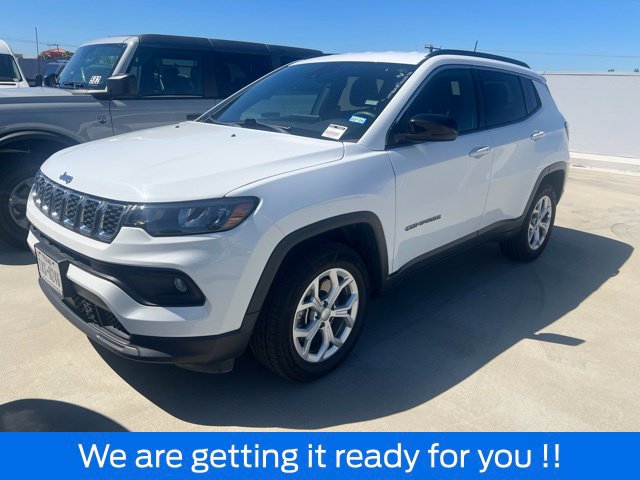 Used 2024 Jeep Compass Latitude AWD/4WD image 1