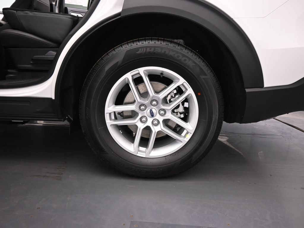 Certified 2025 Ford Explorer Active RWD image 21