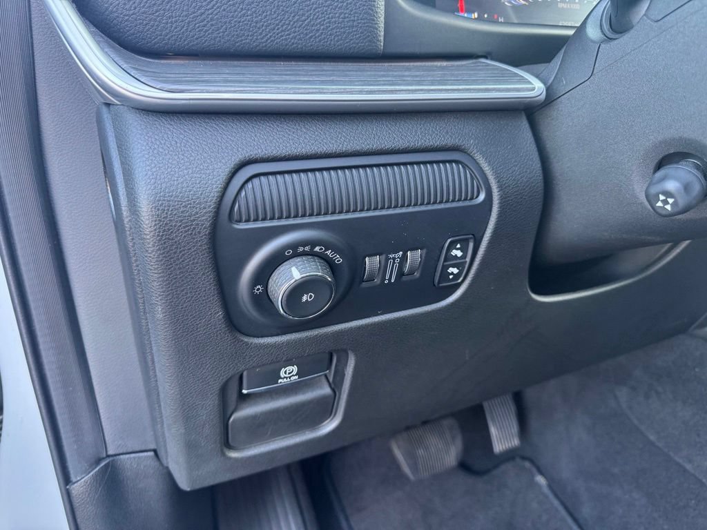 Used 2023 Jeep Wagoneer Series III w/ Preferred Equipment Group AWD/4WD image 4