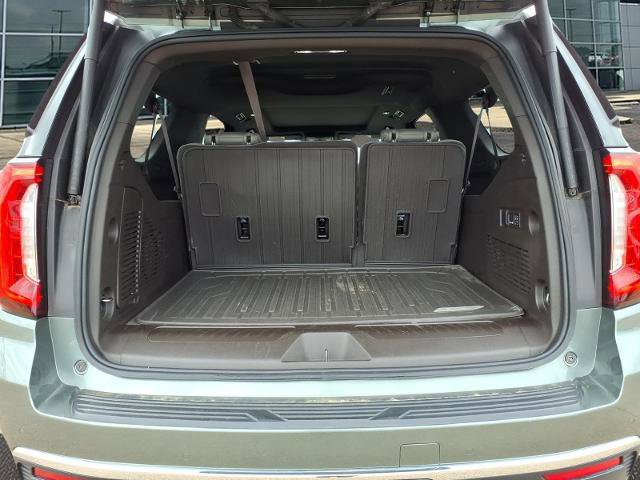 Used 2024 GMC Yukon XL SLT w/ SLT Premium Package image 9
