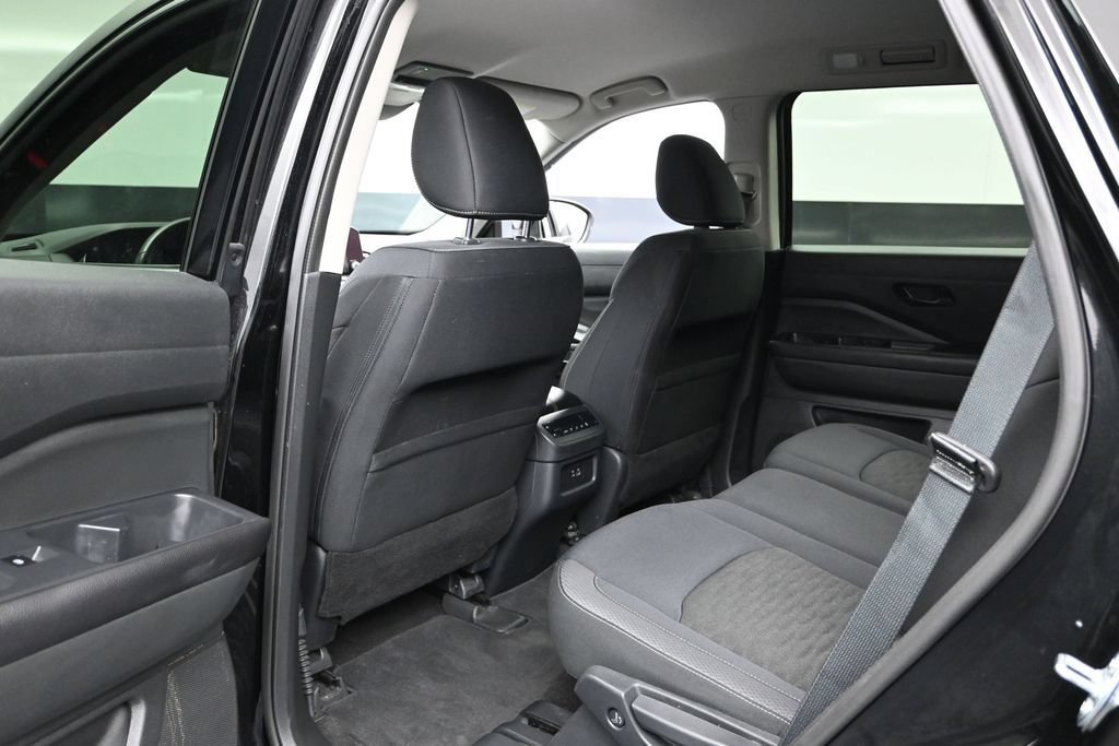 Used 2025 Nissan Pathfinder SV FWD image 19