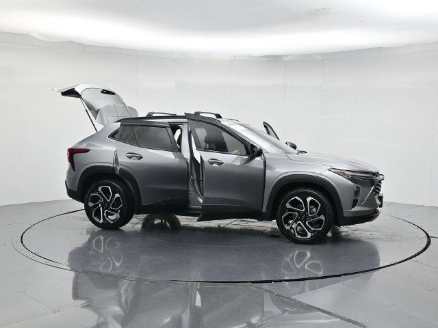 Used 2025 Chevrolet Trax RS w/ Driver Confidence Package FWD image 46