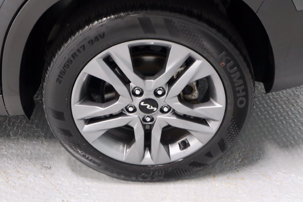 Used 2023 Kia Seltos S w/ Navigation Package AWD/4WD image 19