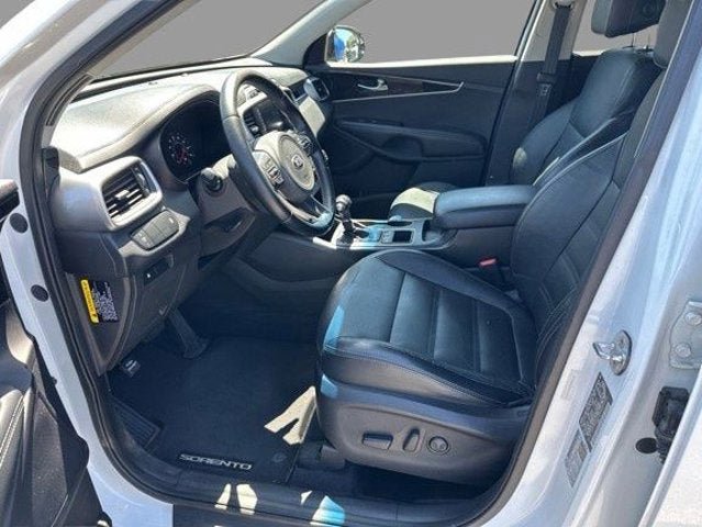 Used 2017 Kia Sorento FWD w/ LX Convenience Package image 2