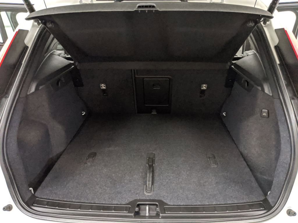 Used 2023 Volvo XC40 B5 Ultimate w/ Climate Package image 18