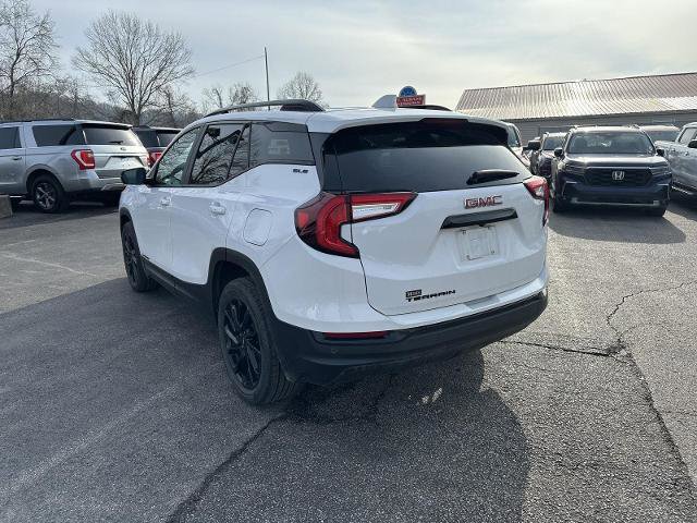 Used 2024 GMC Terrain SLE w/ Elevation Edition image 5