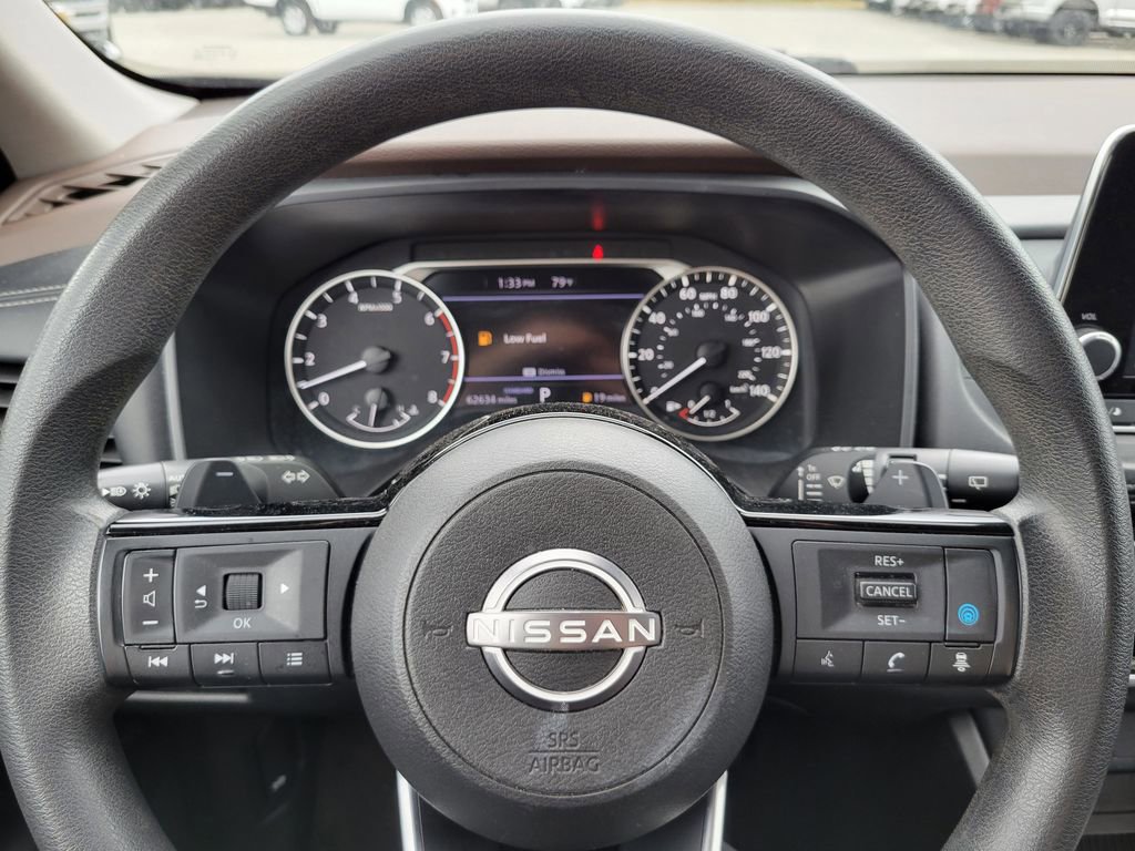 Used 2023 Nissan Rogue SV image 31