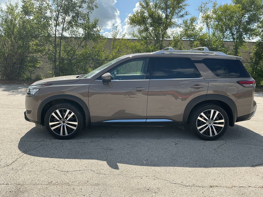 Used 2023 Nissan Pathfinder Platinum w/ Cargo Package AWD/4WD image 2