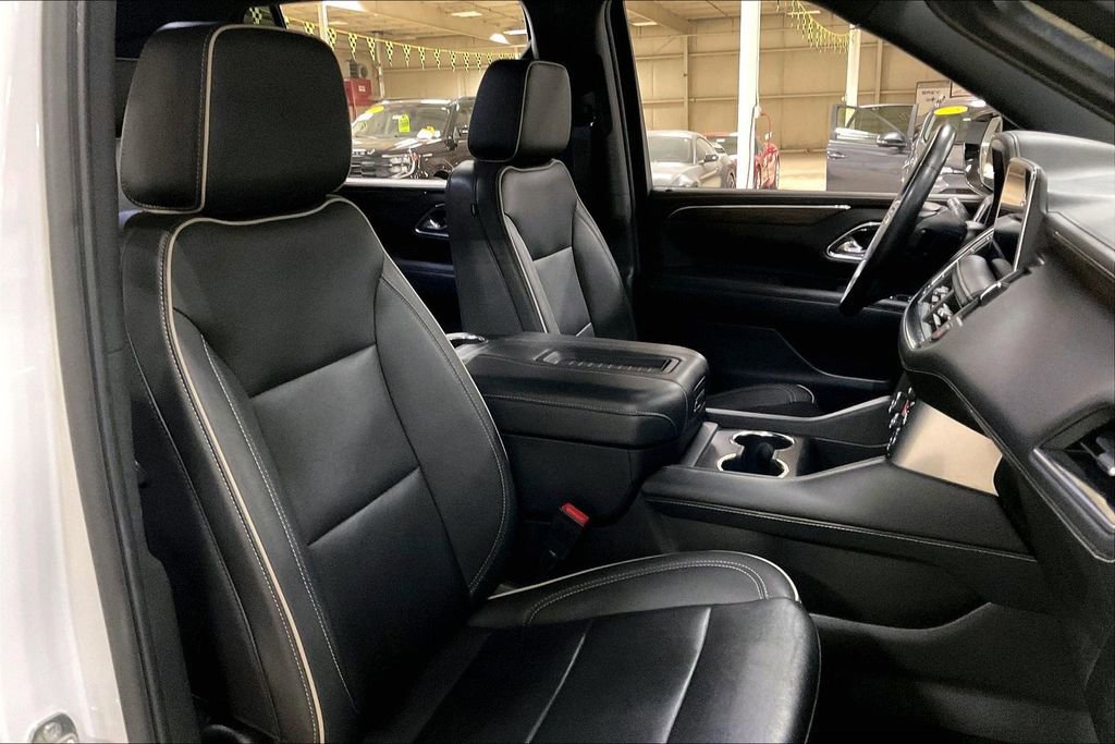 Used 2023 Chevrolet Suburban Premier image 9