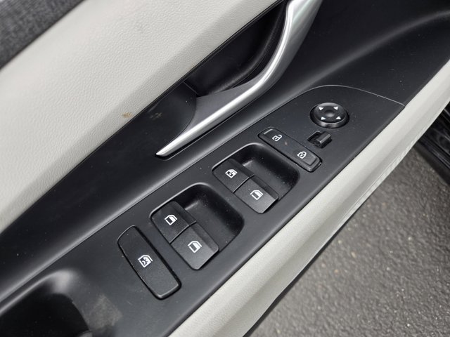 Used 2025 Hyundai Elantra Limited FWD image 18
