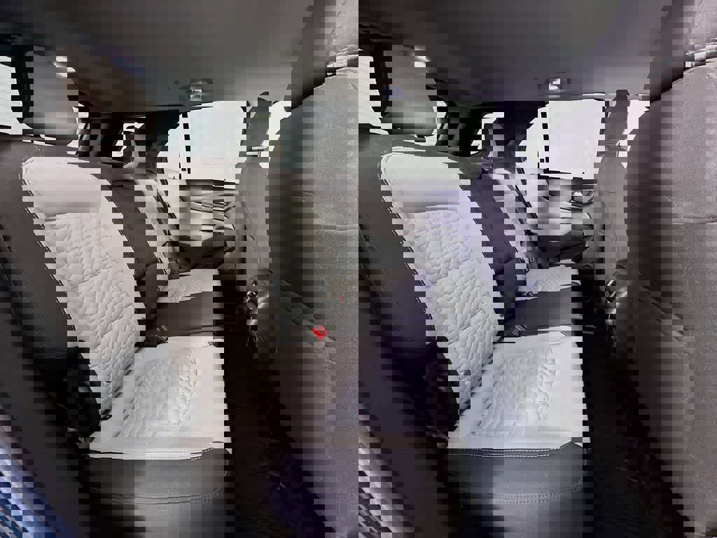 Used 2020 Chevrolet Equinox LT w/ LPO, Floor Liner Package image 31