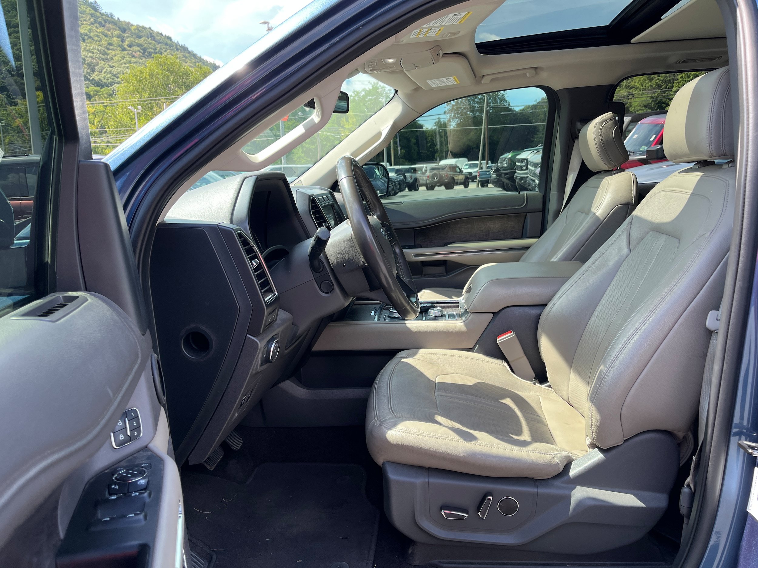 Certified 2019 Ford Expedition Limited w/ Equipment Group 301A AWD/4WD image 17