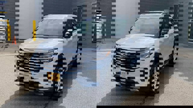 Certified 2025 Ford Explorer Active image 5