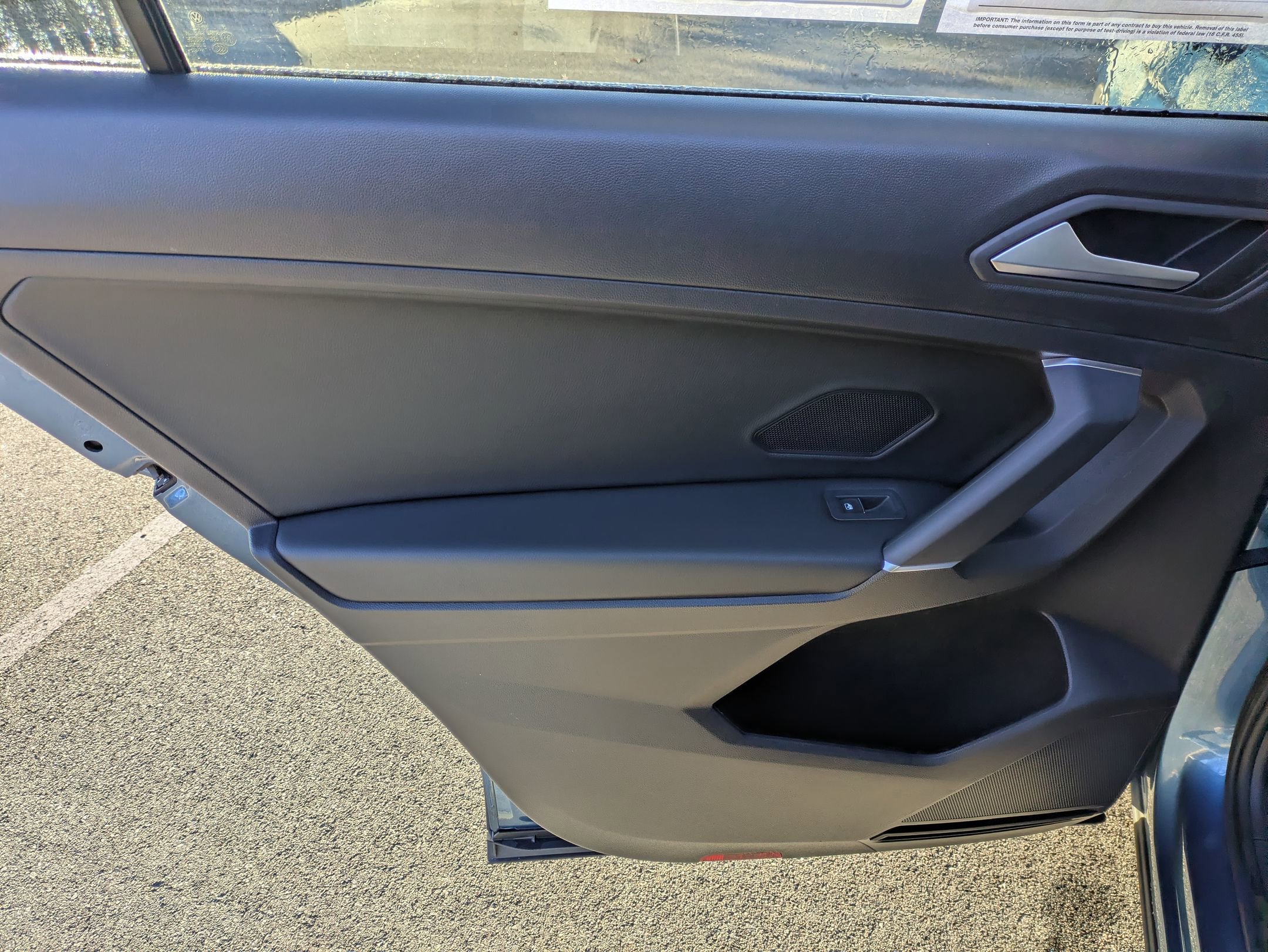 Used 2020 Volkswagen Tiguan SE image 29