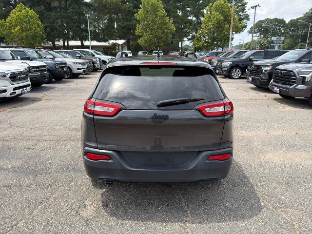 Used 2017 Jeep Cherokee Sport FWD image 6