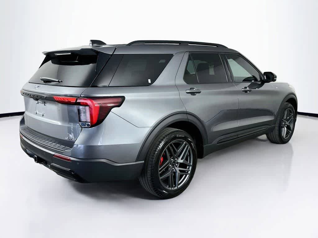Certified 2025 Ford Explorer ST-Line w/ ST-Line Street Pack AWD/4WD image 24
